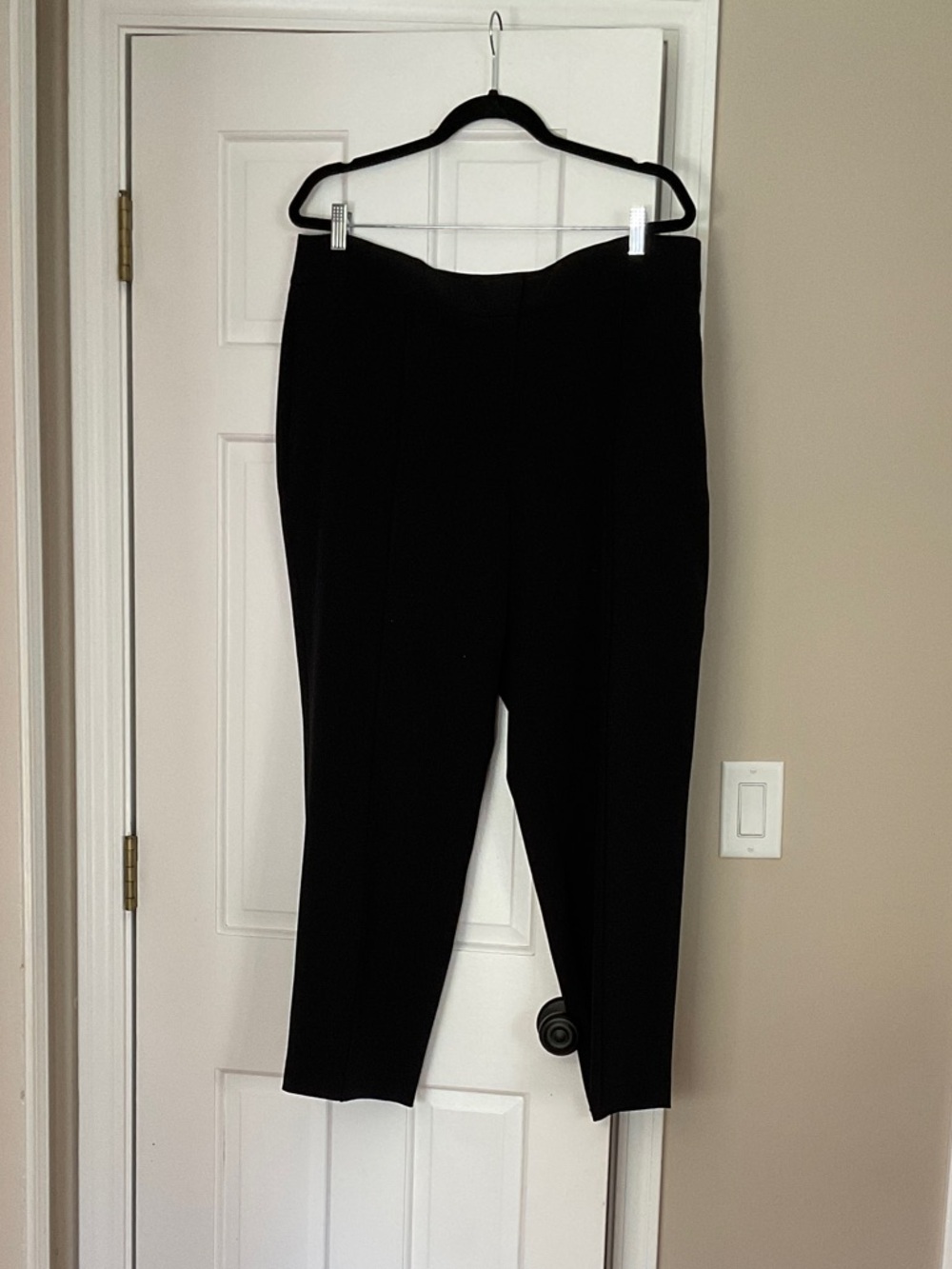 Kasper Black Cropped Pull-On Pants